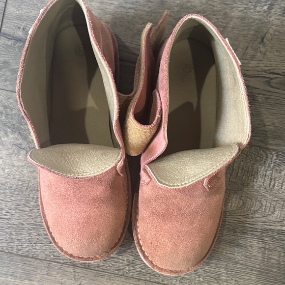 Mini Boden Kids Rose Suede Velcro Ankle Boots - Picture 2 of 9